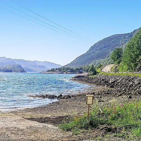 8 Person In Revsnes Refsnes