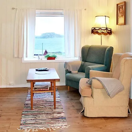 8 Person In Revsnes Refsnes