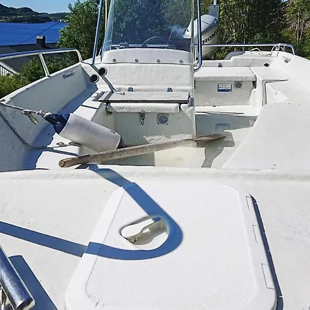 8 Person In Revsnes Refsnes