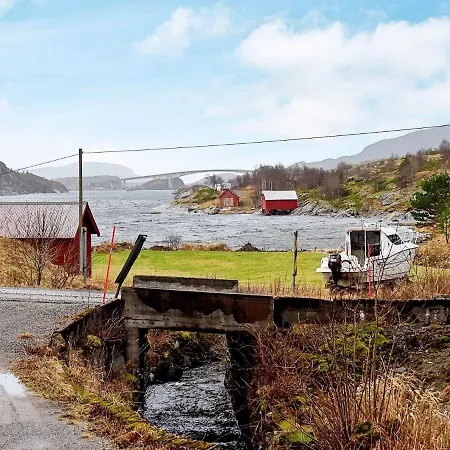 Feriehus 8 Person In Revsnes Refsnes
